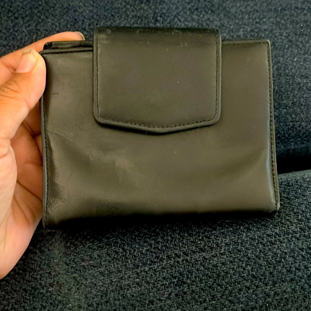 Buxton Velvet Touch Cowhide Wallet Leather Snap Closure